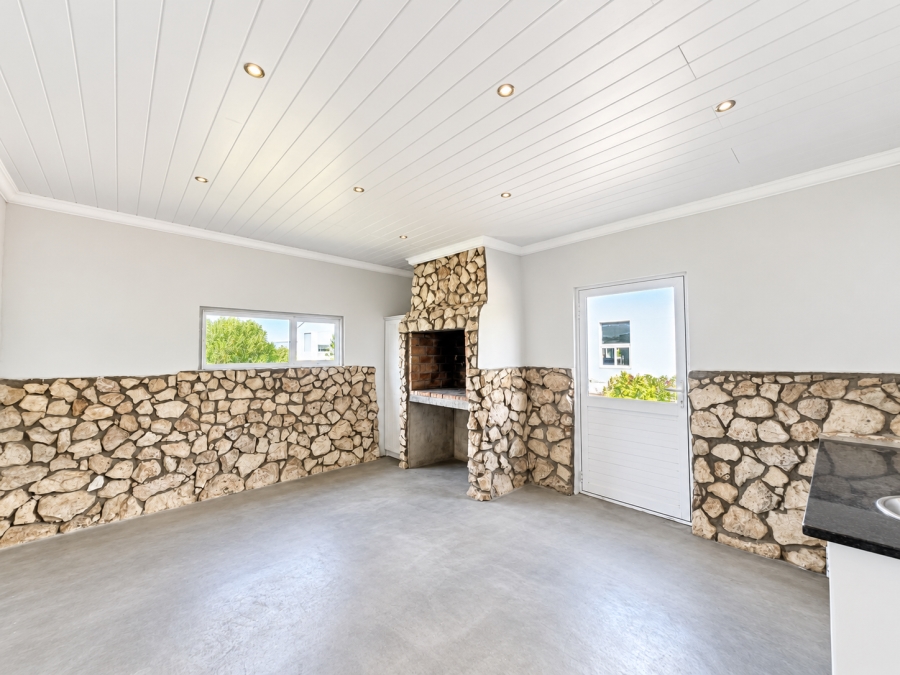 To Let 2 Bedroom Property for Rent in Long Acres Country Estate Western Cape